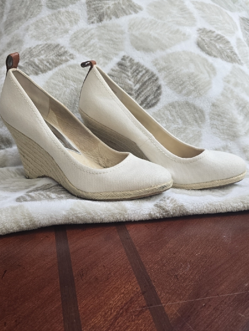 Michael Kors Cream Canvas Espadrille Jute Wedge Pumps Heels 9M